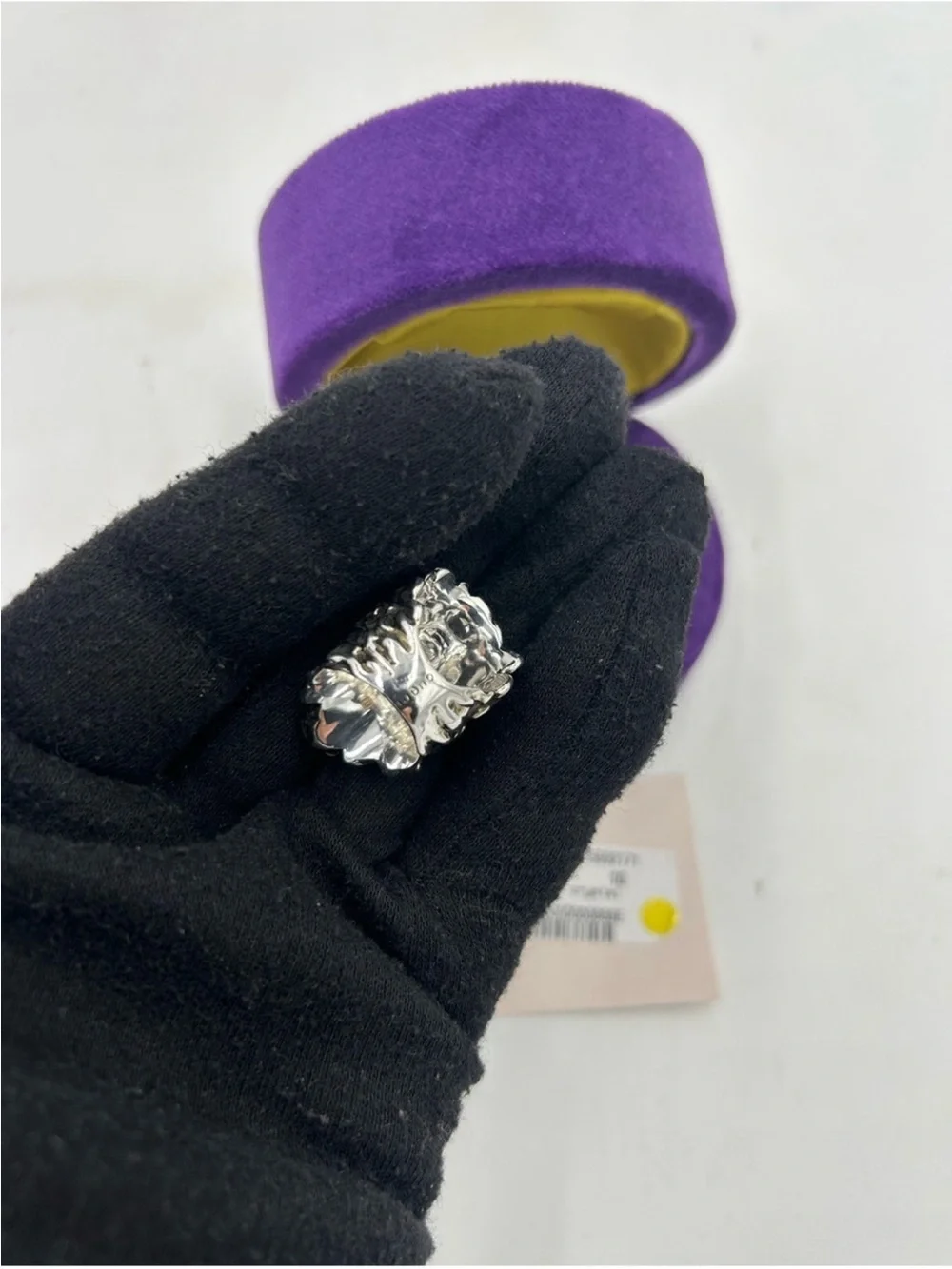 Unisex Gucci, silver Lionhead ring with green crystal in mouth size 4.5